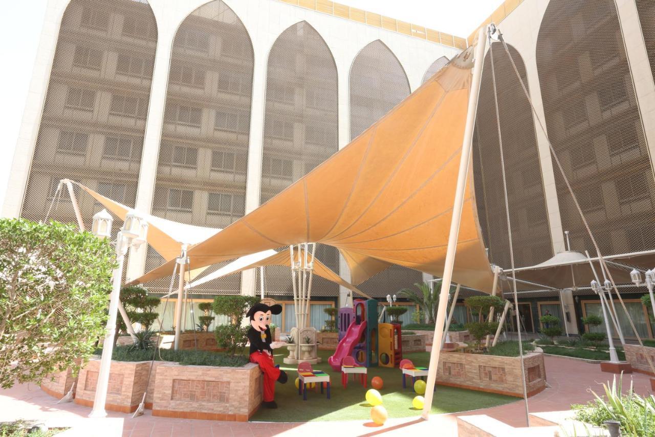 Radisson Blu Hotel, Riyadh Exterior photo